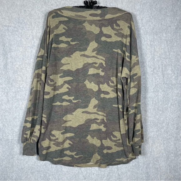 First Love Women’s Small Green Camo VNeck Slouchy Oversized Long Sleeve TShirt - Picture 5 of 7